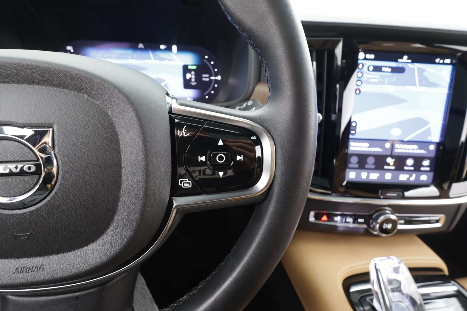 VOLVO V90 2023