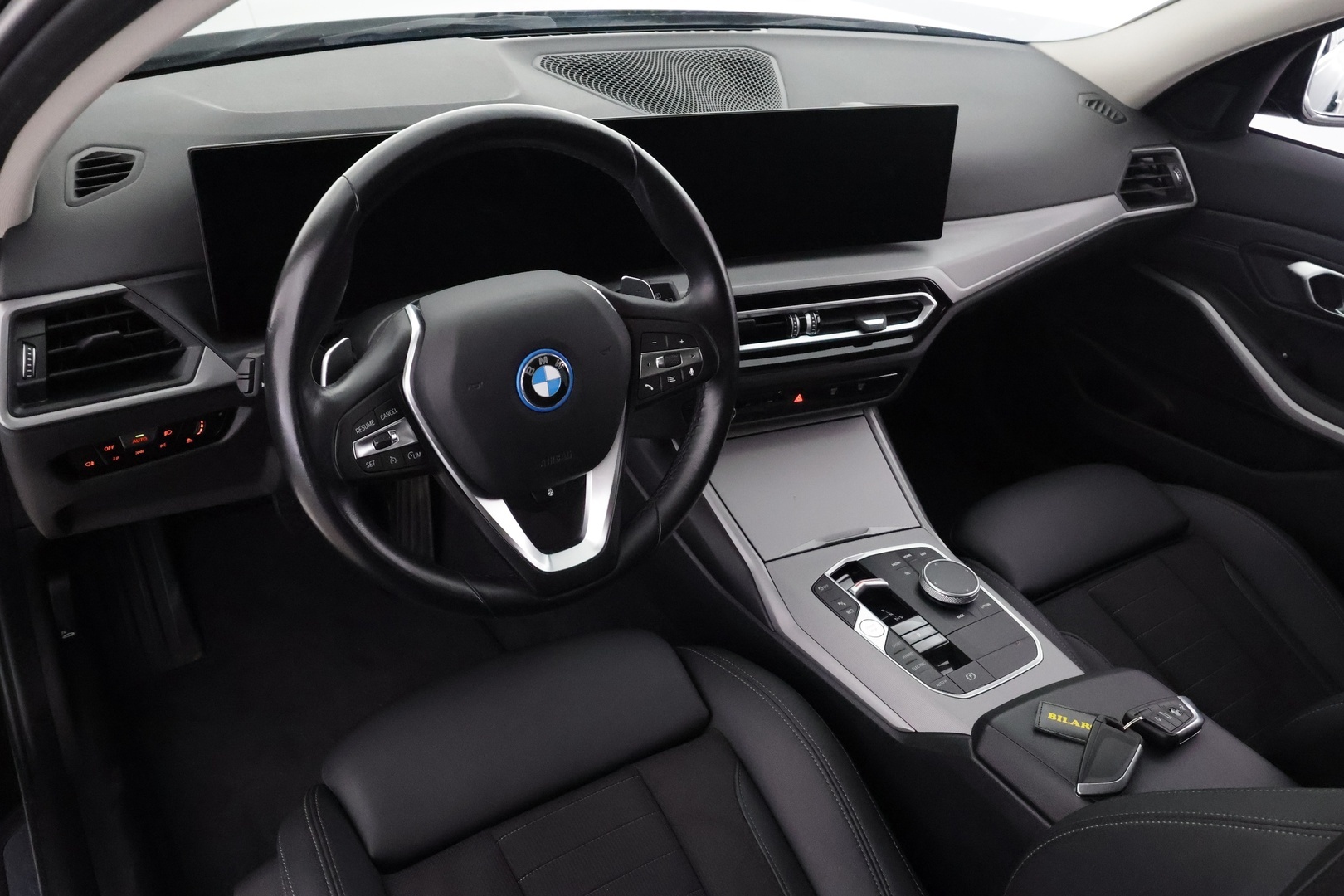BMW 330 2023