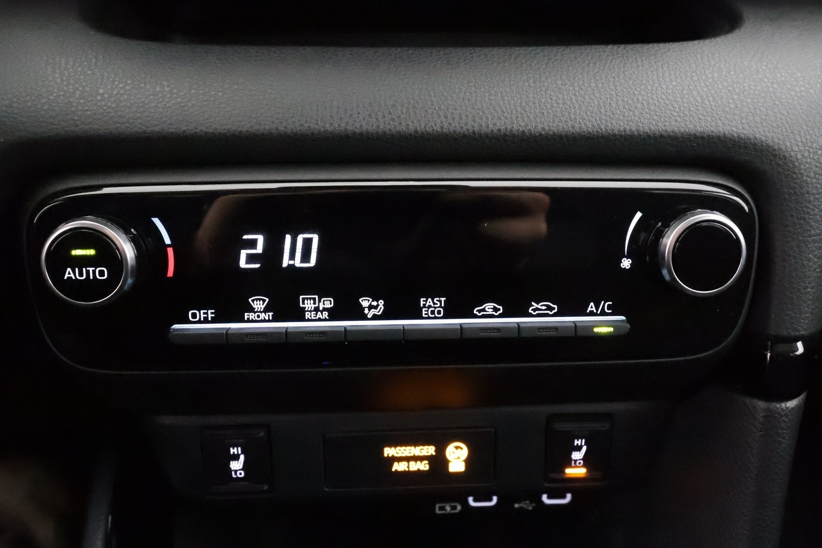 TOYOTA Yaris 2024