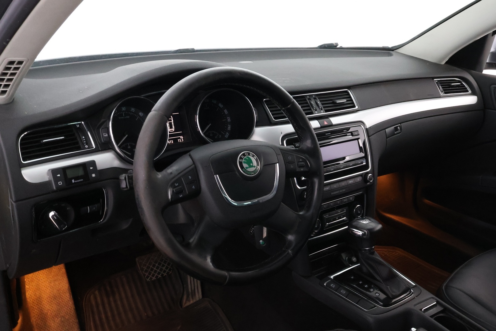 SKODA Superb 2012