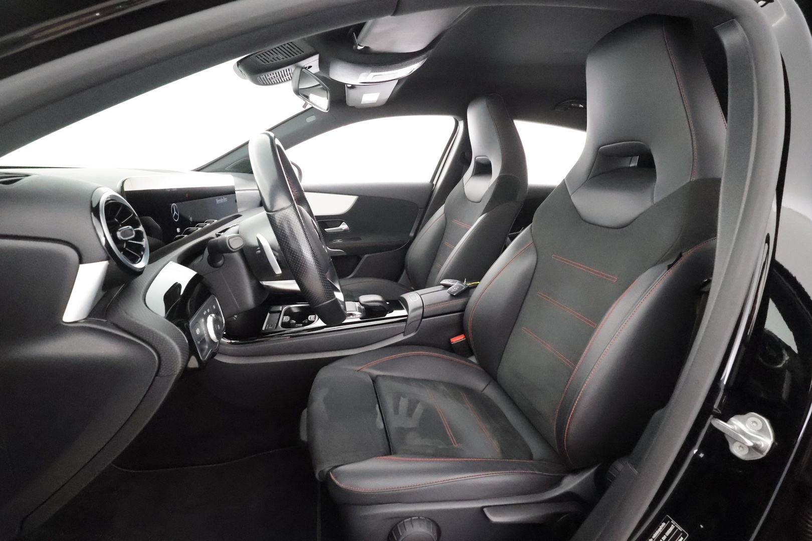 MERCEDES-BENZ A 2023