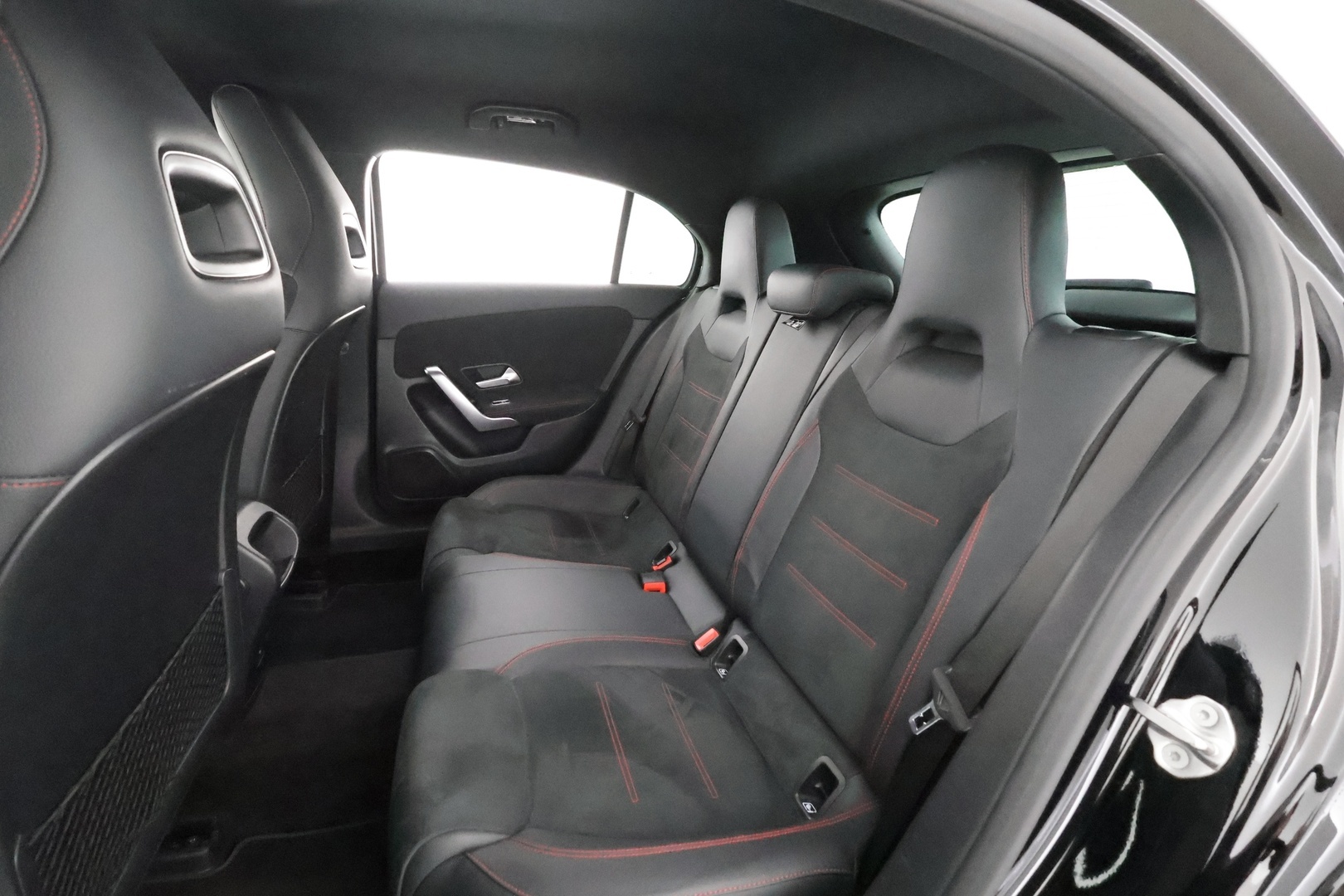 MERCEDES-BENZ A 2023