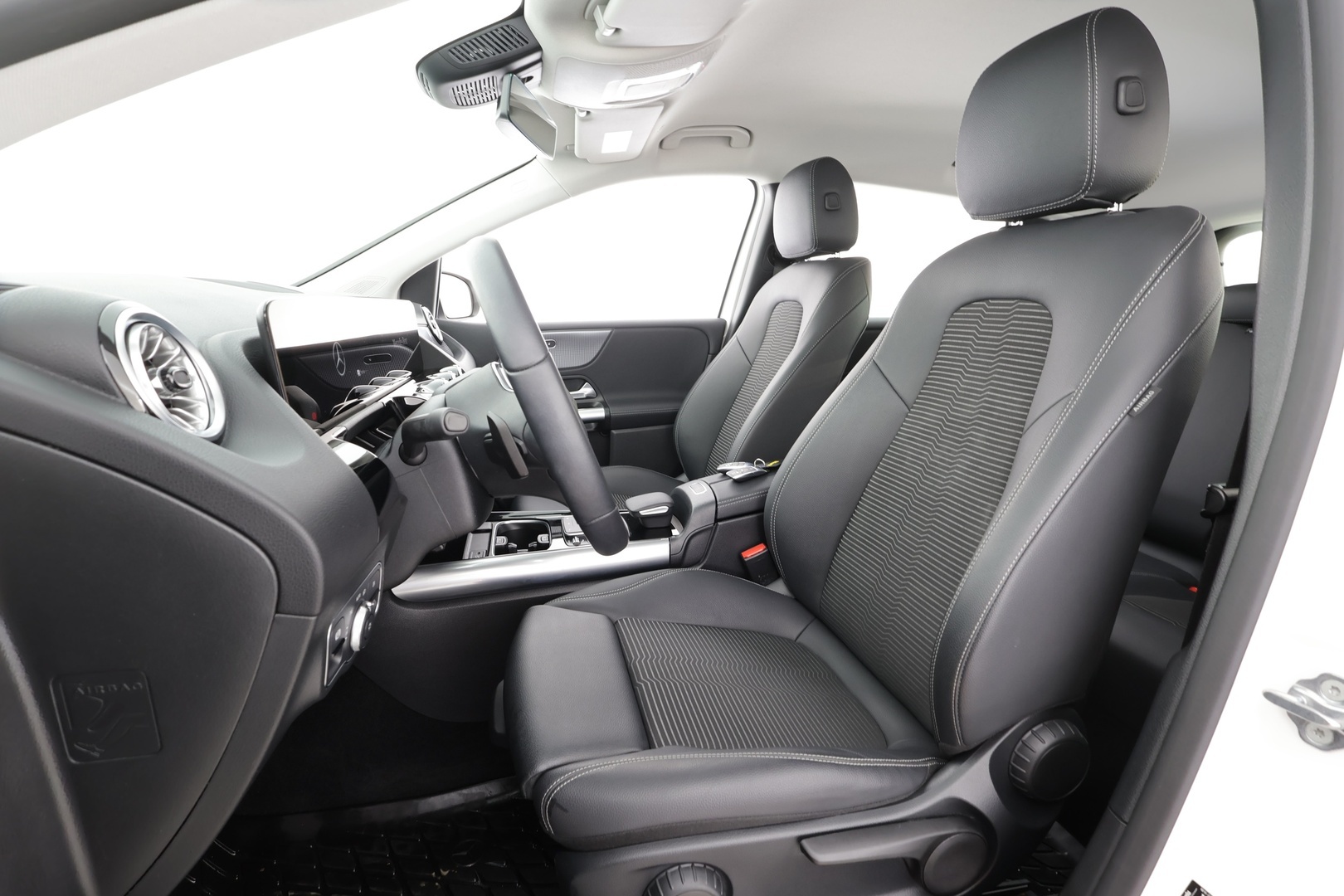 MERCEDES-BENZ B 2023