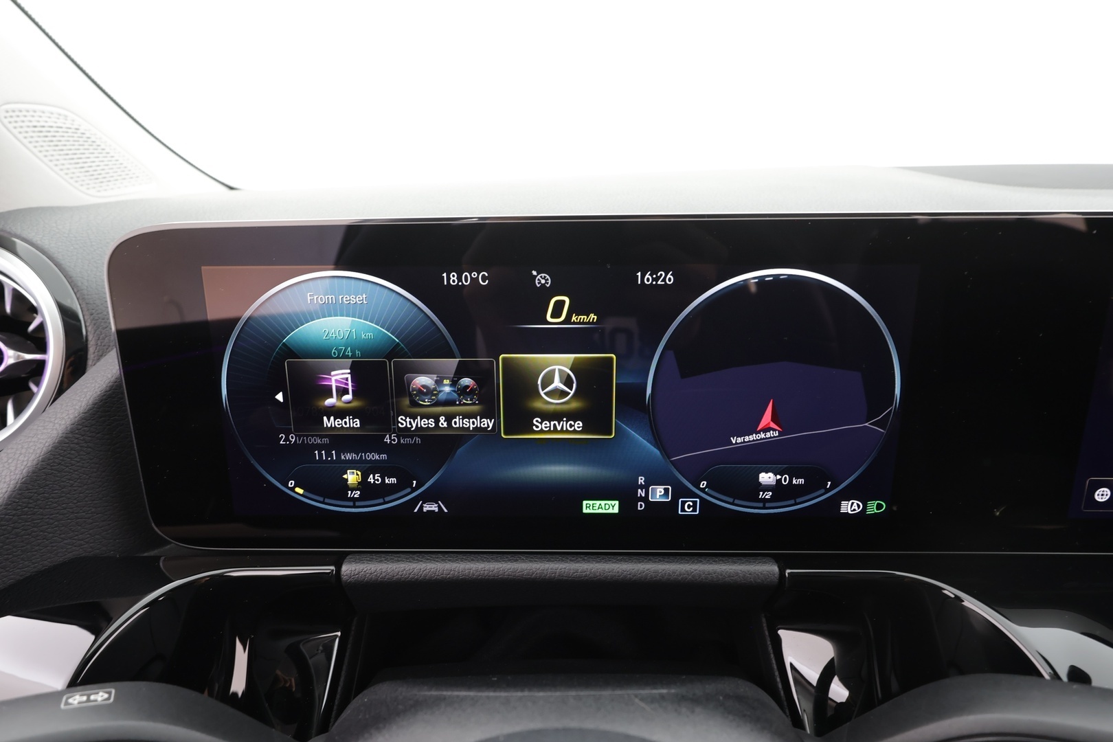 MERCEDES-BENZ B 2023