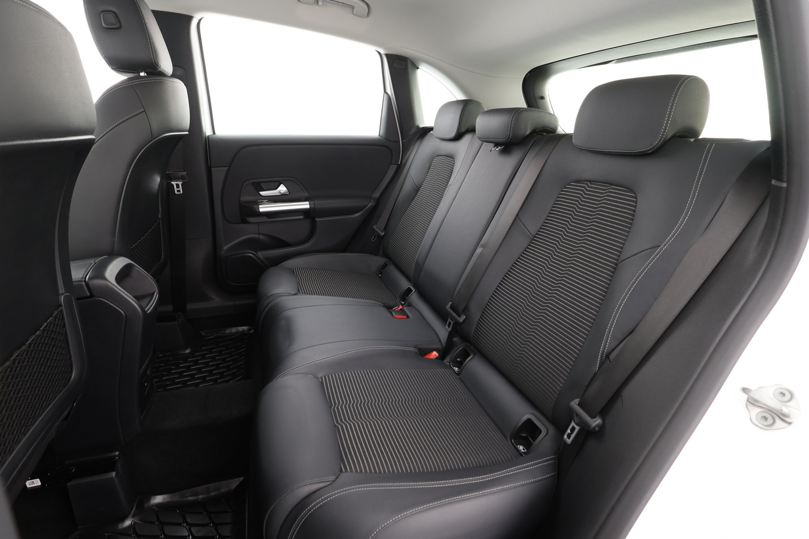 MERCEDES-BENZ B 2023