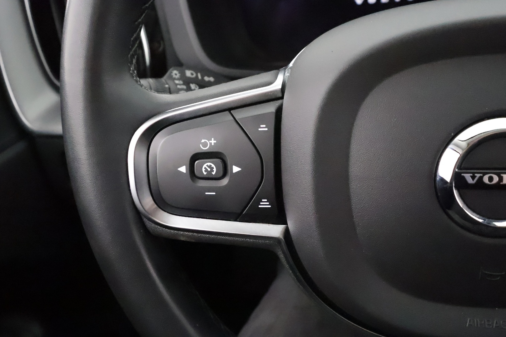 VOLVO XC60 2024