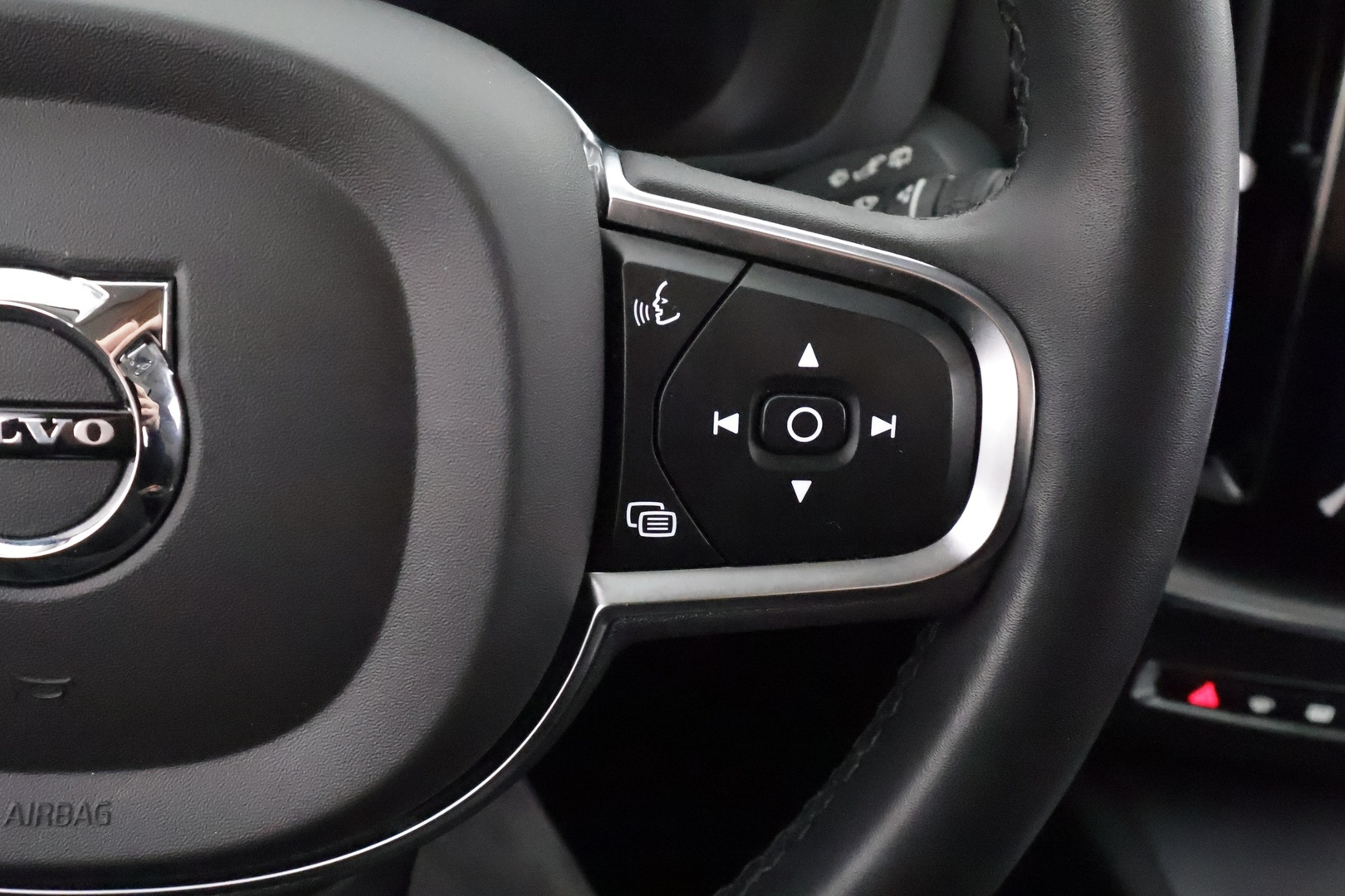 VOLVO XC60 2024