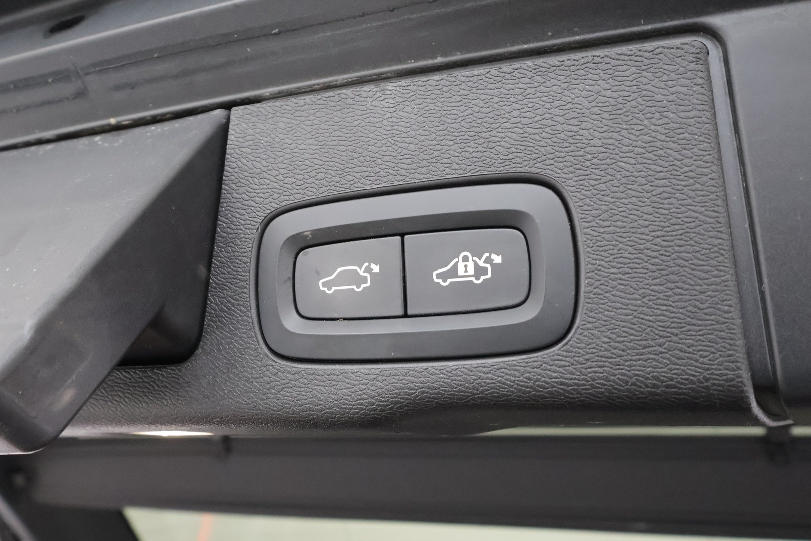 VOLVO XC60 2024