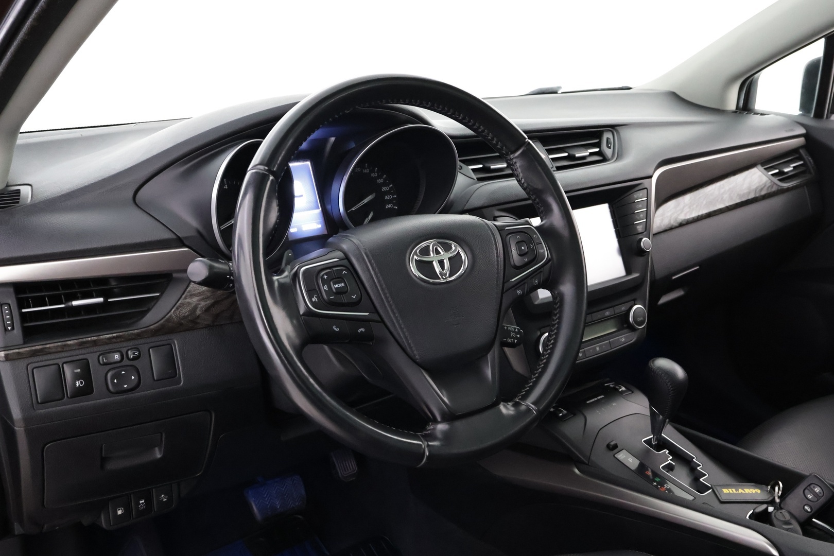 TOYOTA Avensis 2016
