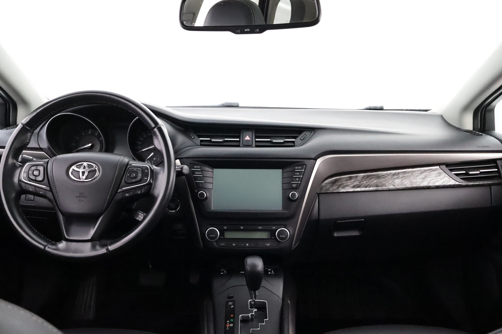 TOYOTA Avensis 2016