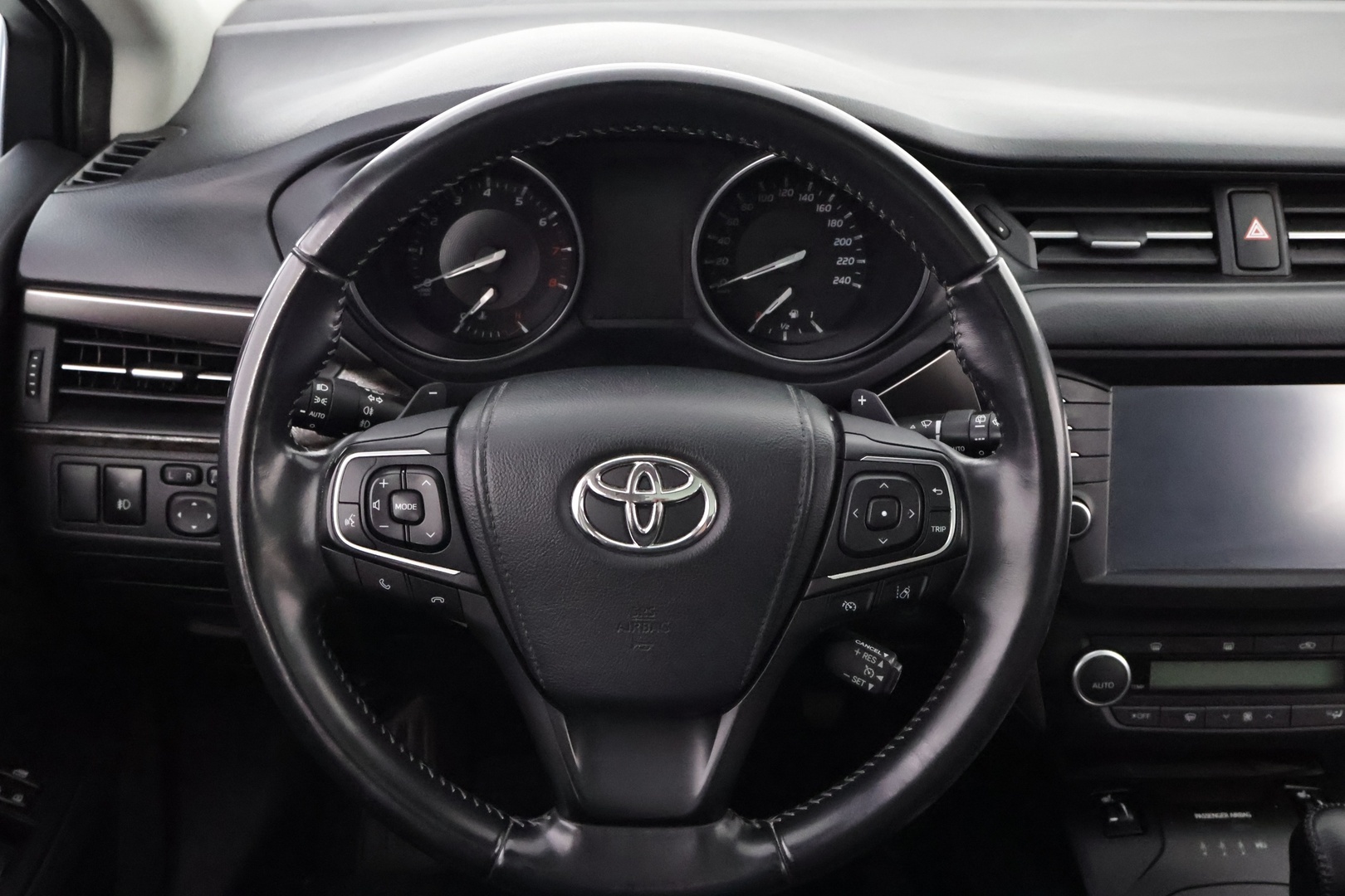 TOYOTA Avensis 2016