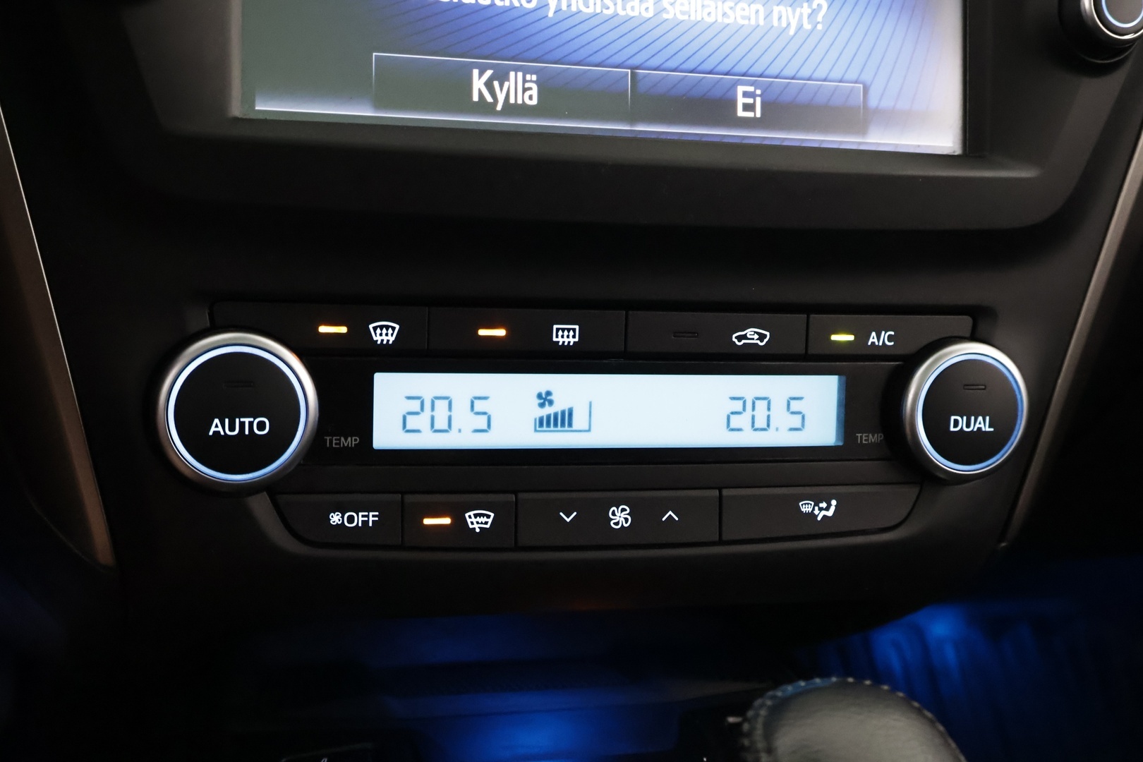TOYOTA Avensis 2016