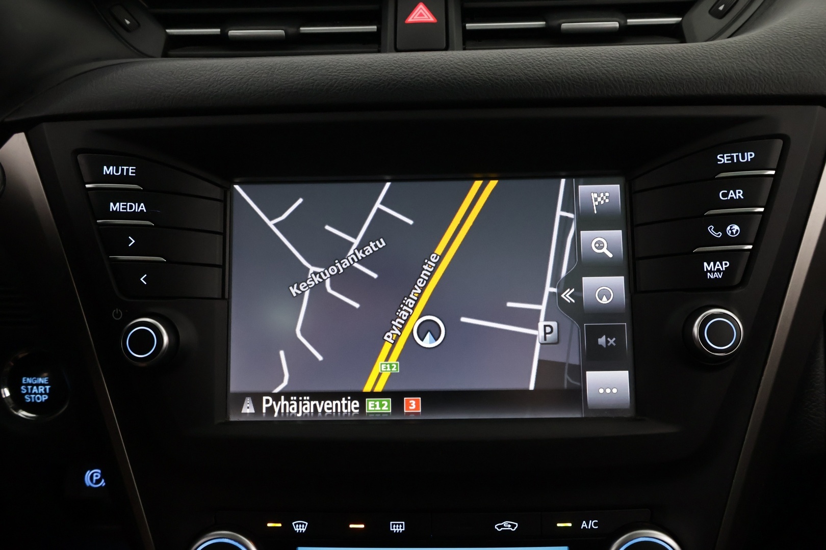 TOYOTA Avensis 2016