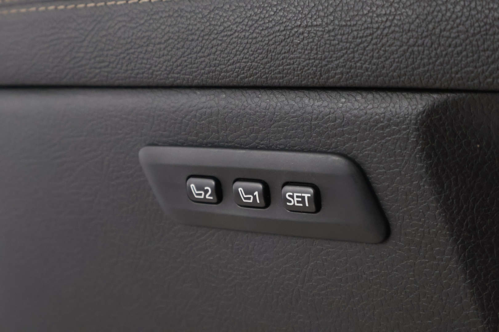 TOYOTA Avensis 2016