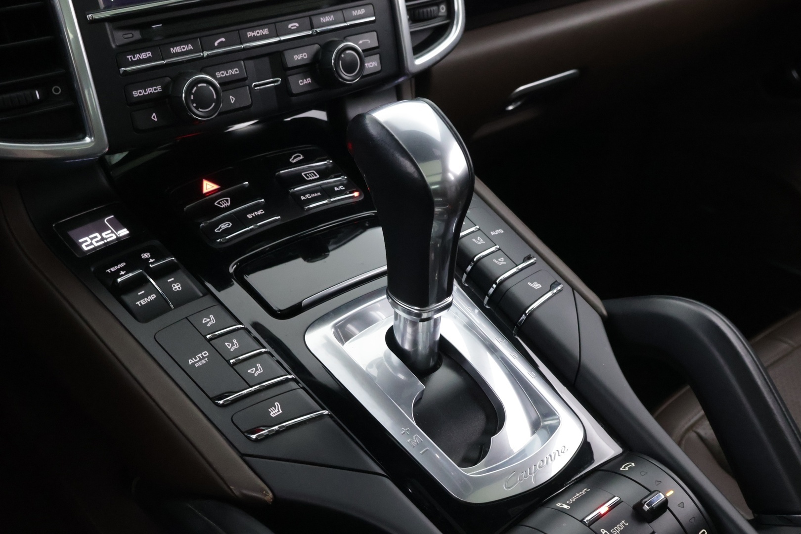 PORSCHE Cayenne 2015