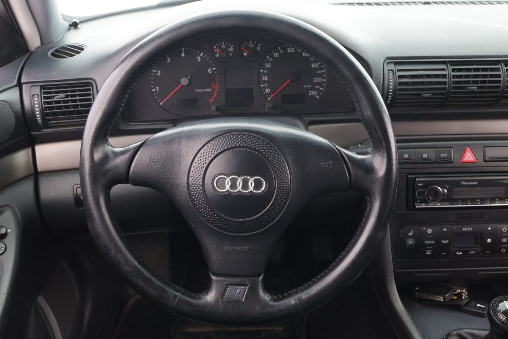 AUDI A4 2001