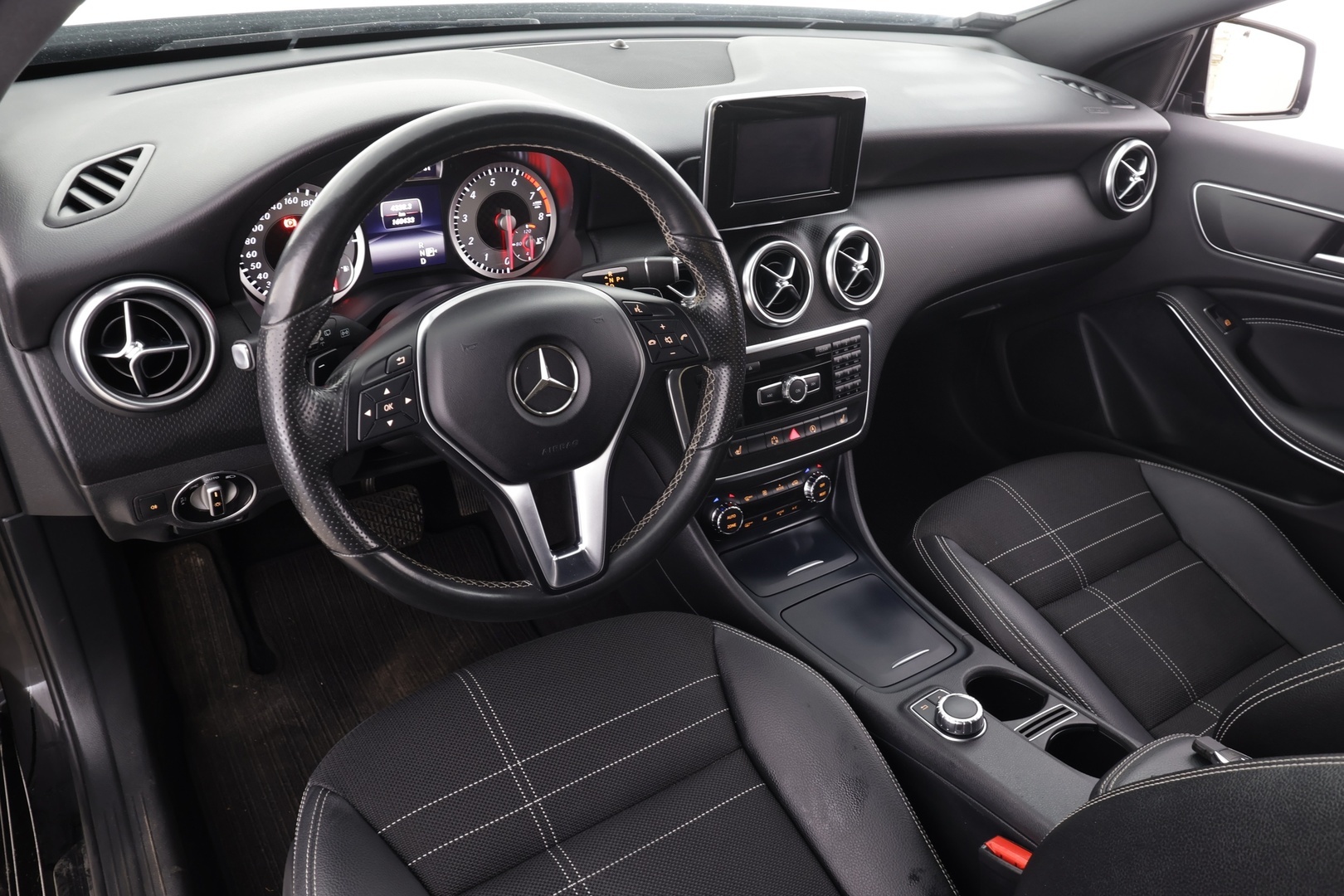 MERCEDES-BENZ A 2015