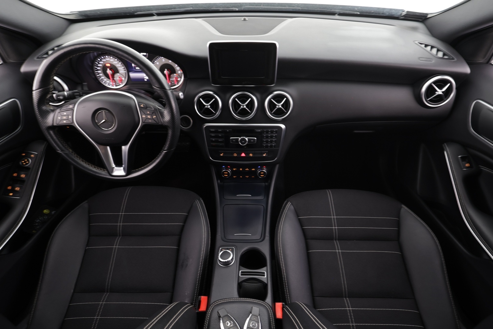 MERCEDES-BENZ A 2015