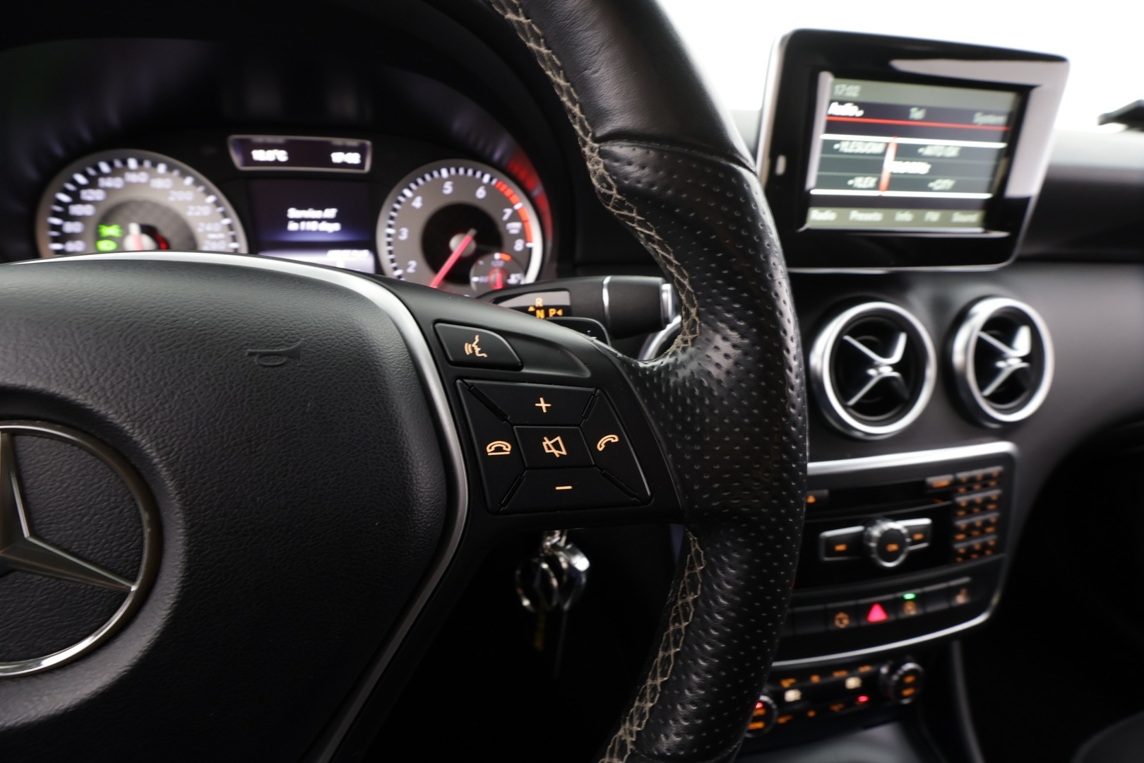 MERCEDES-BENZ A 2015