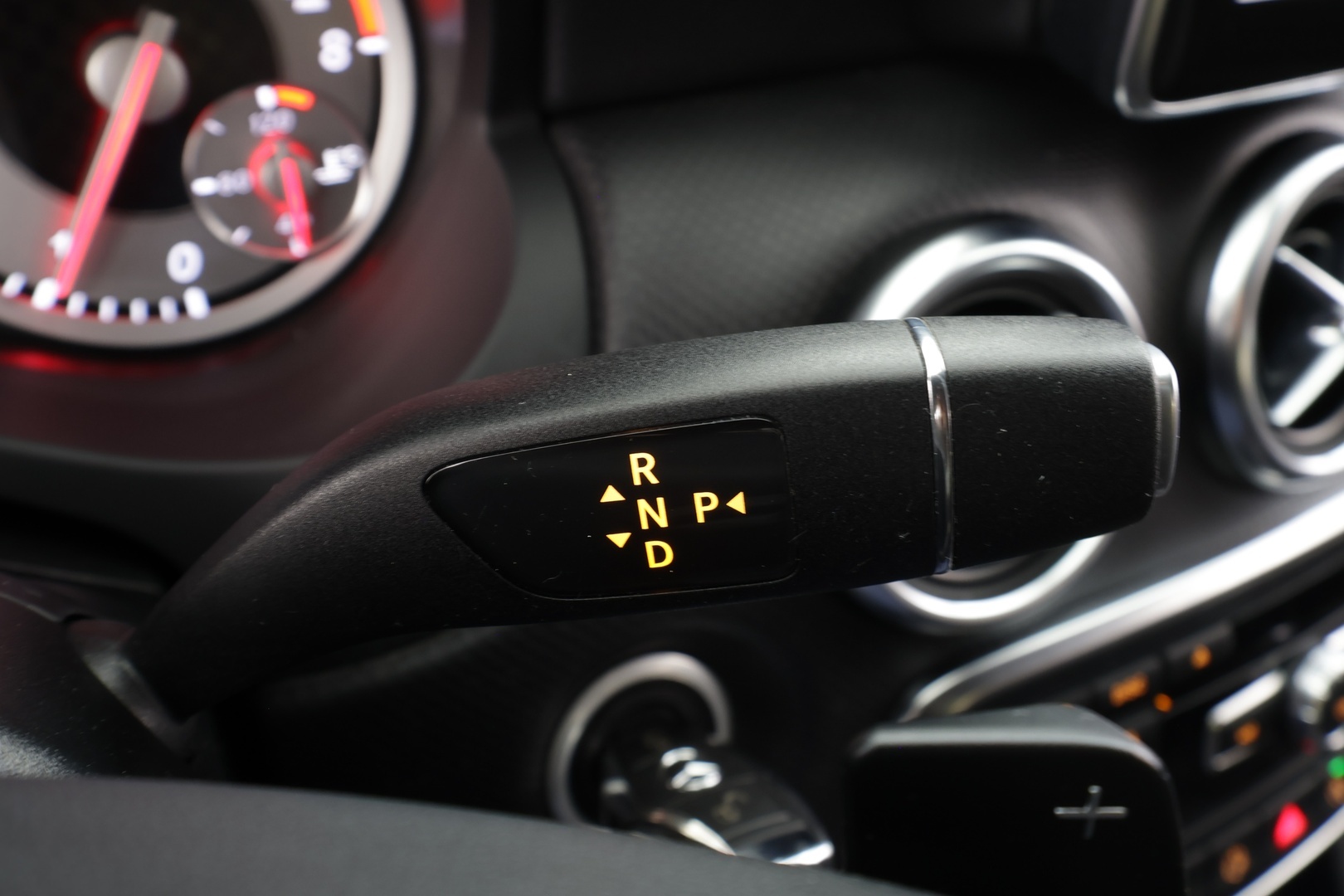 MERCEDES-BENZ A 2015