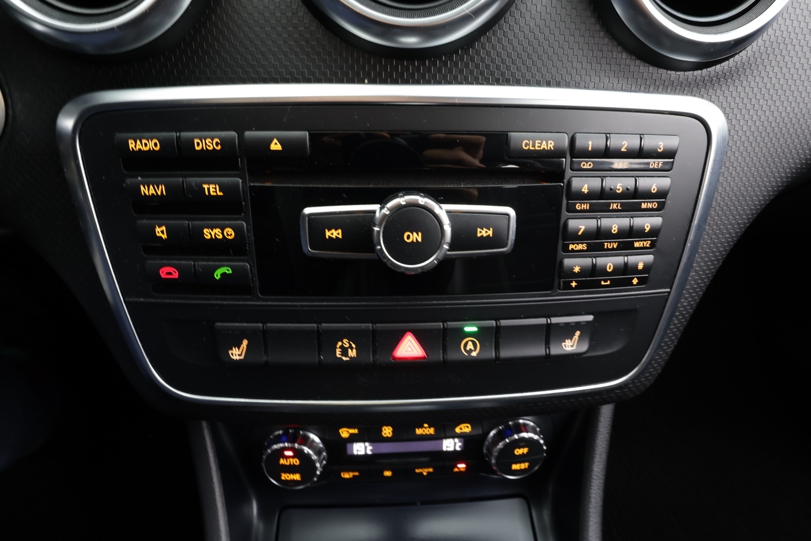 MERCEDES-BENZ A 2015