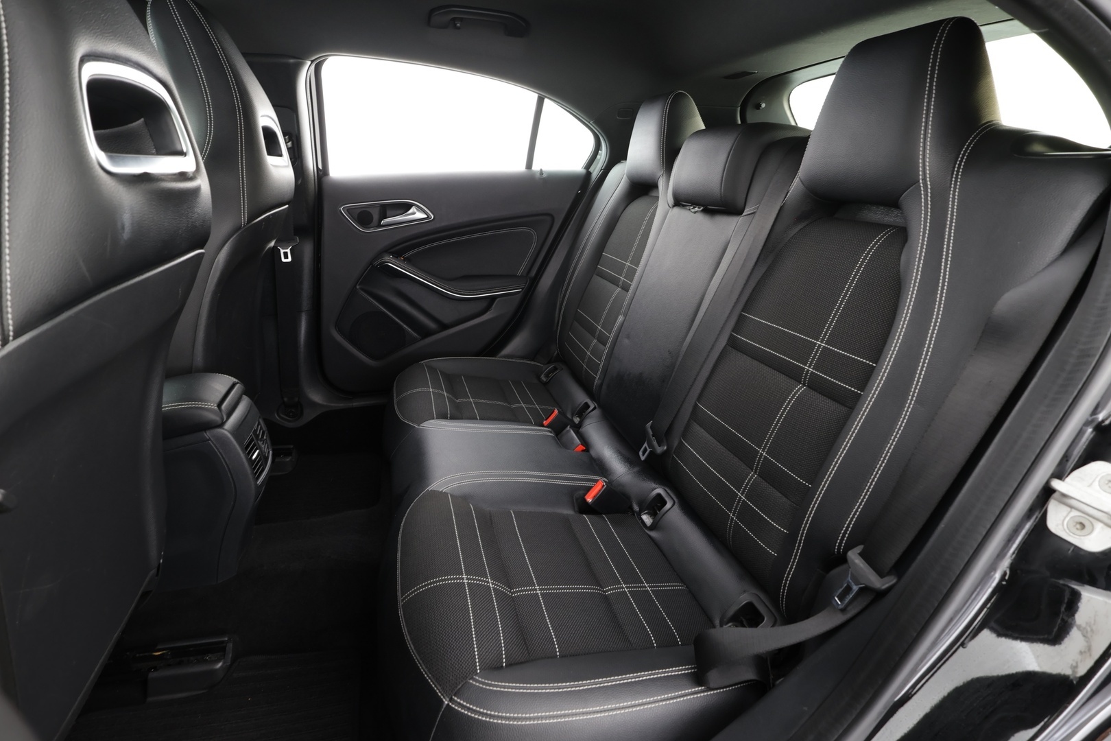 MERCEDES-BENZ A 2015