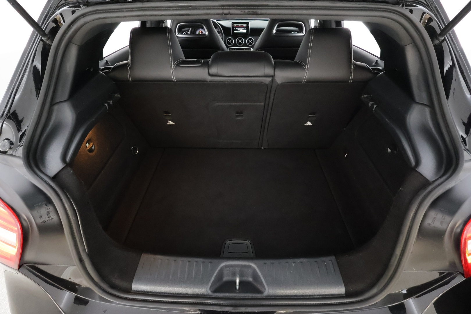 MERCEDES-BENZ A 2015