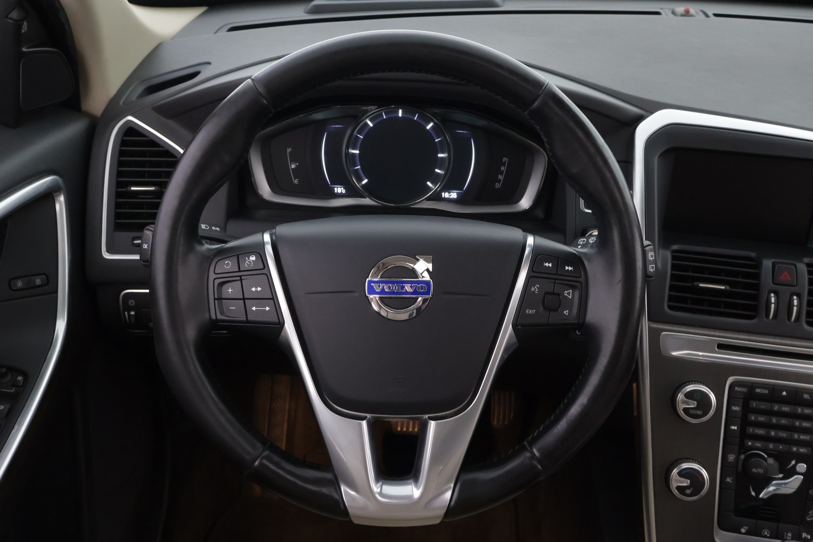 VOLVO XC60 2016