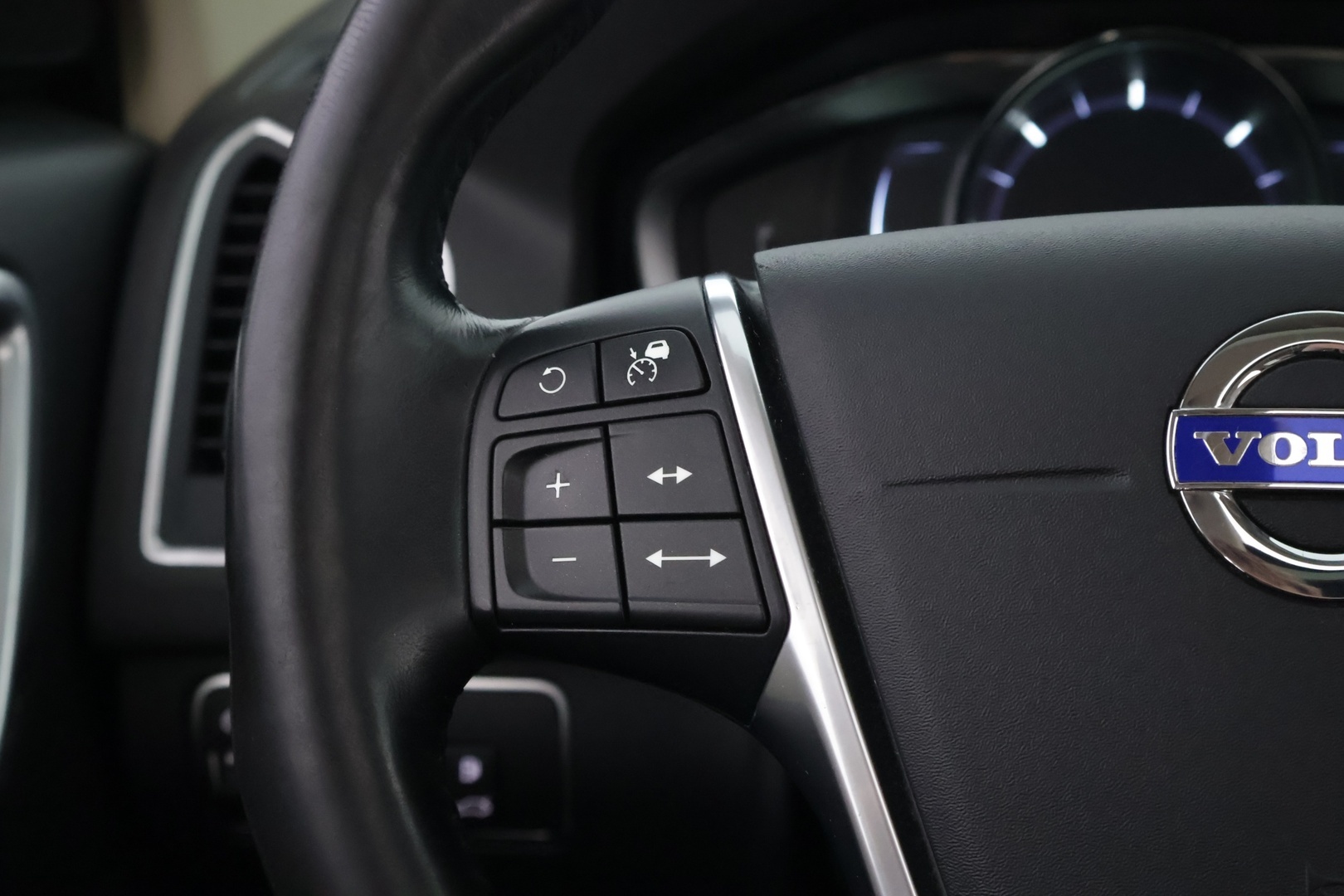 VOLVO XC60 2016