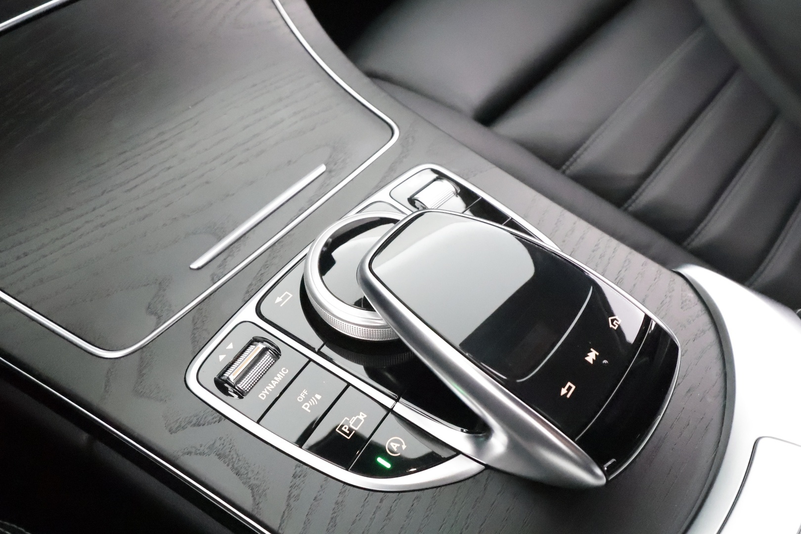 MERCEDES-BENZ C 2020