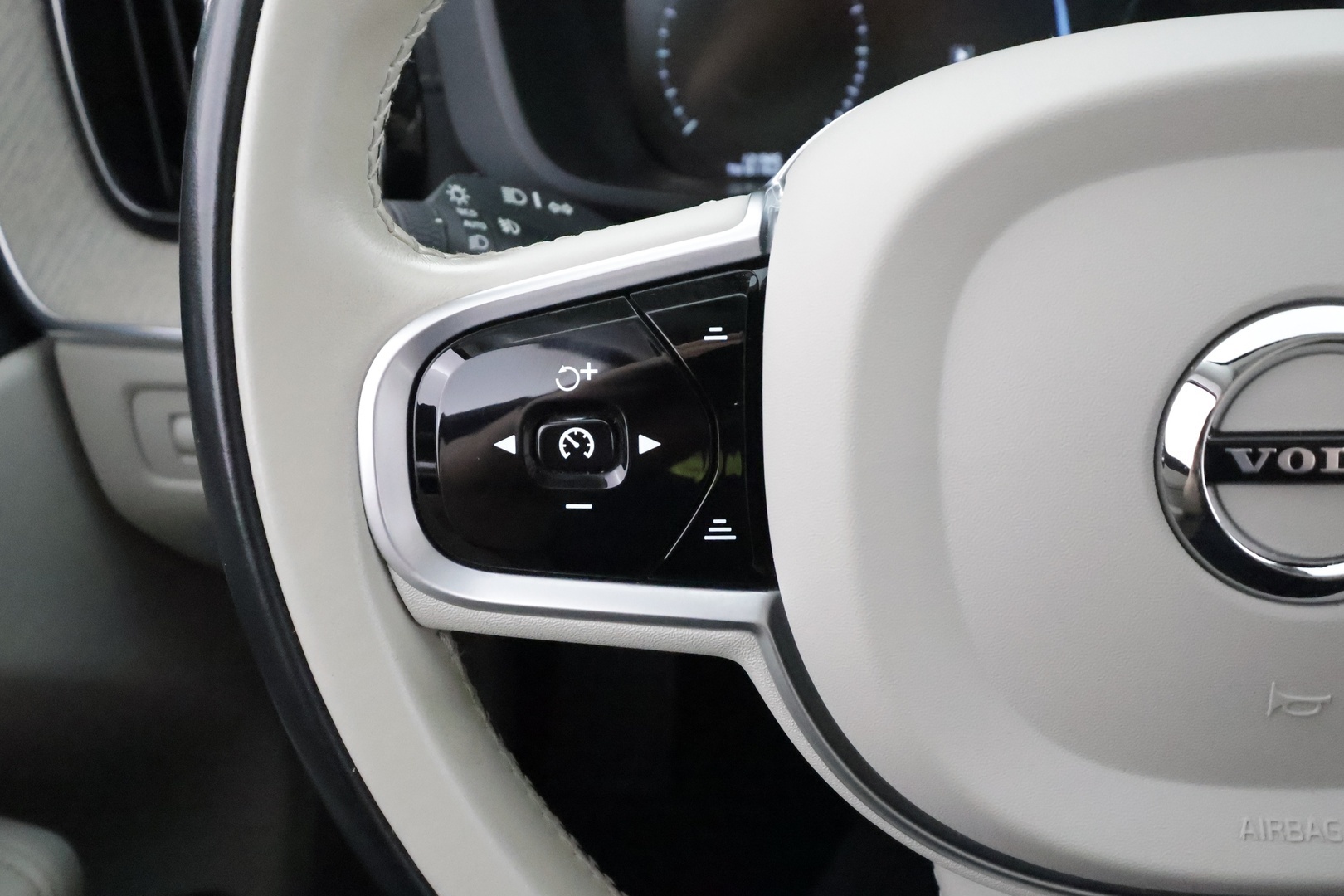VOLVO XC60 2021