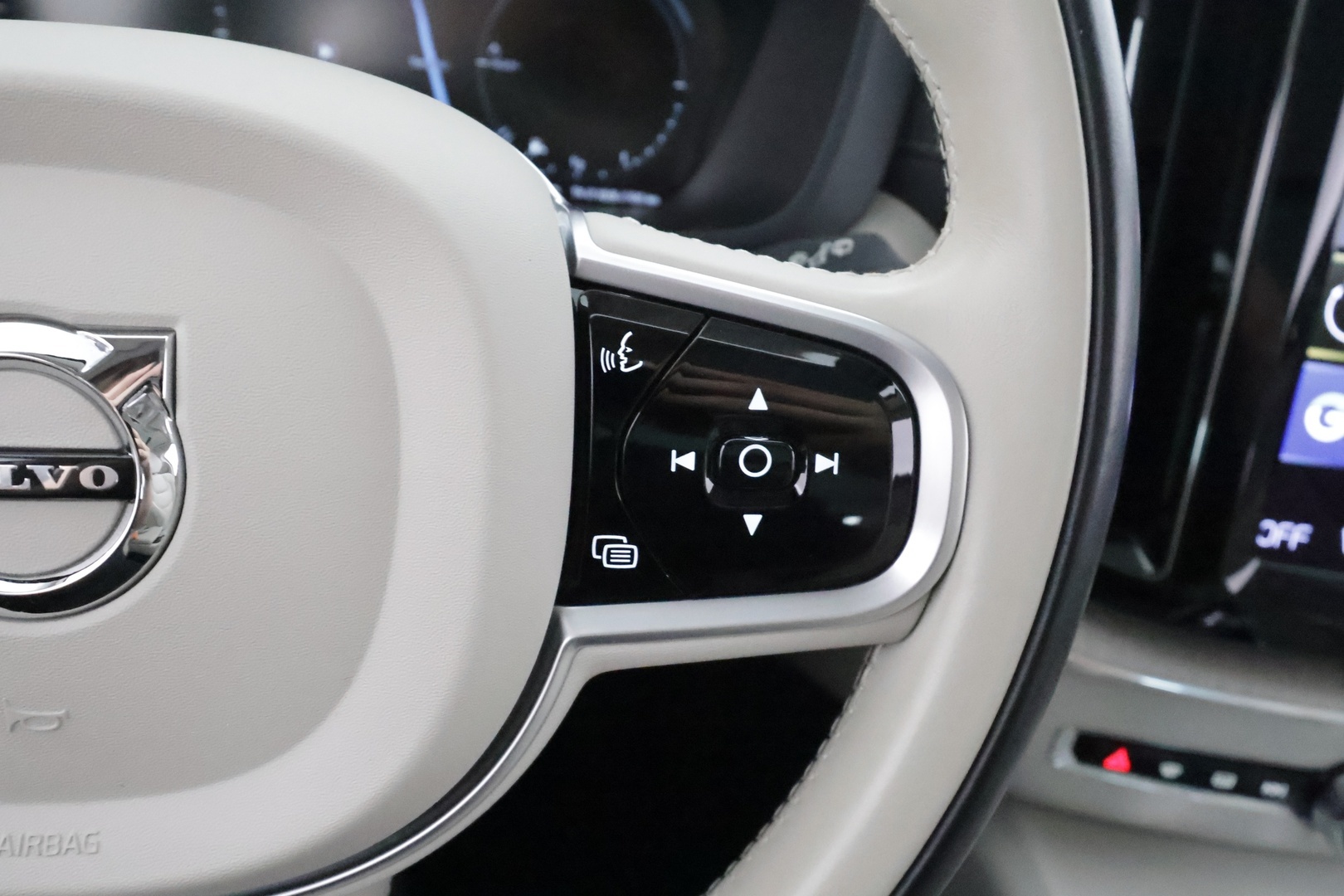 VOLVO XC60 2021
