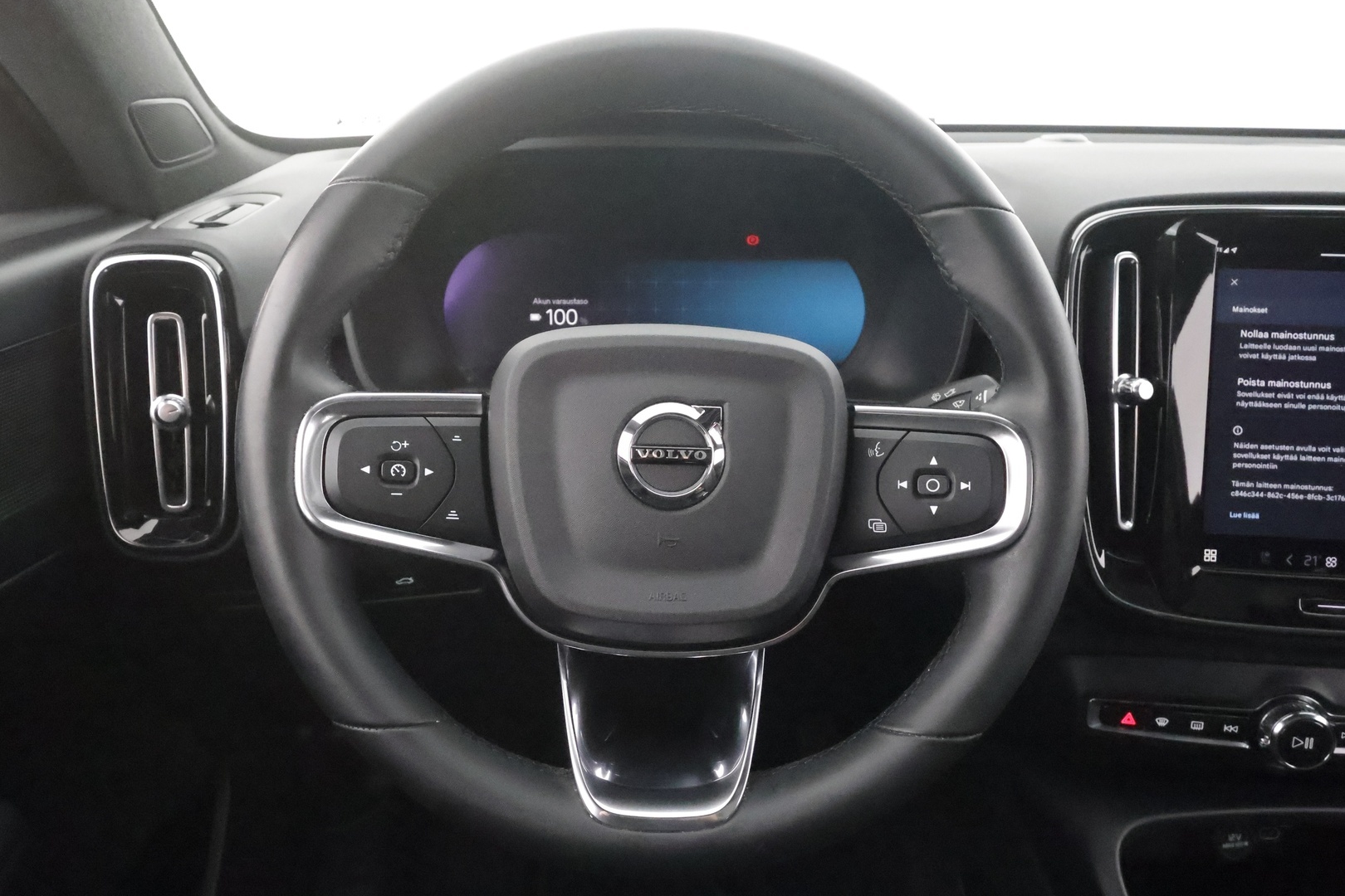 VOLVO C40 2023