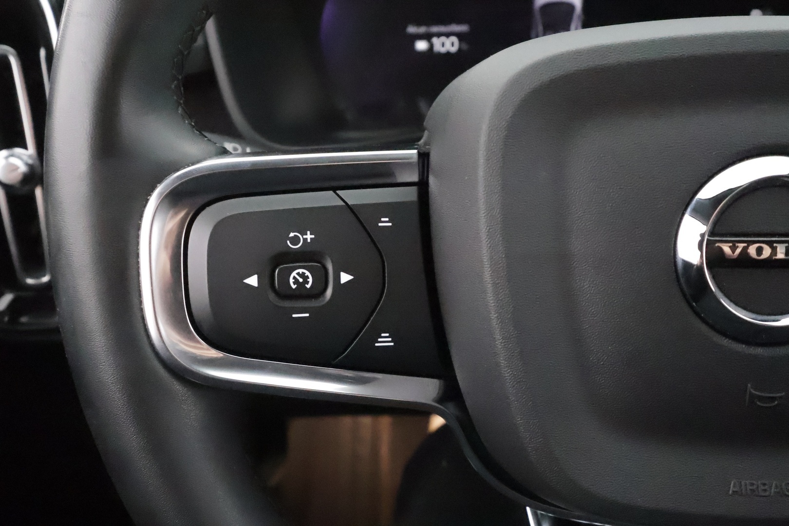 VOLVO C40 2023