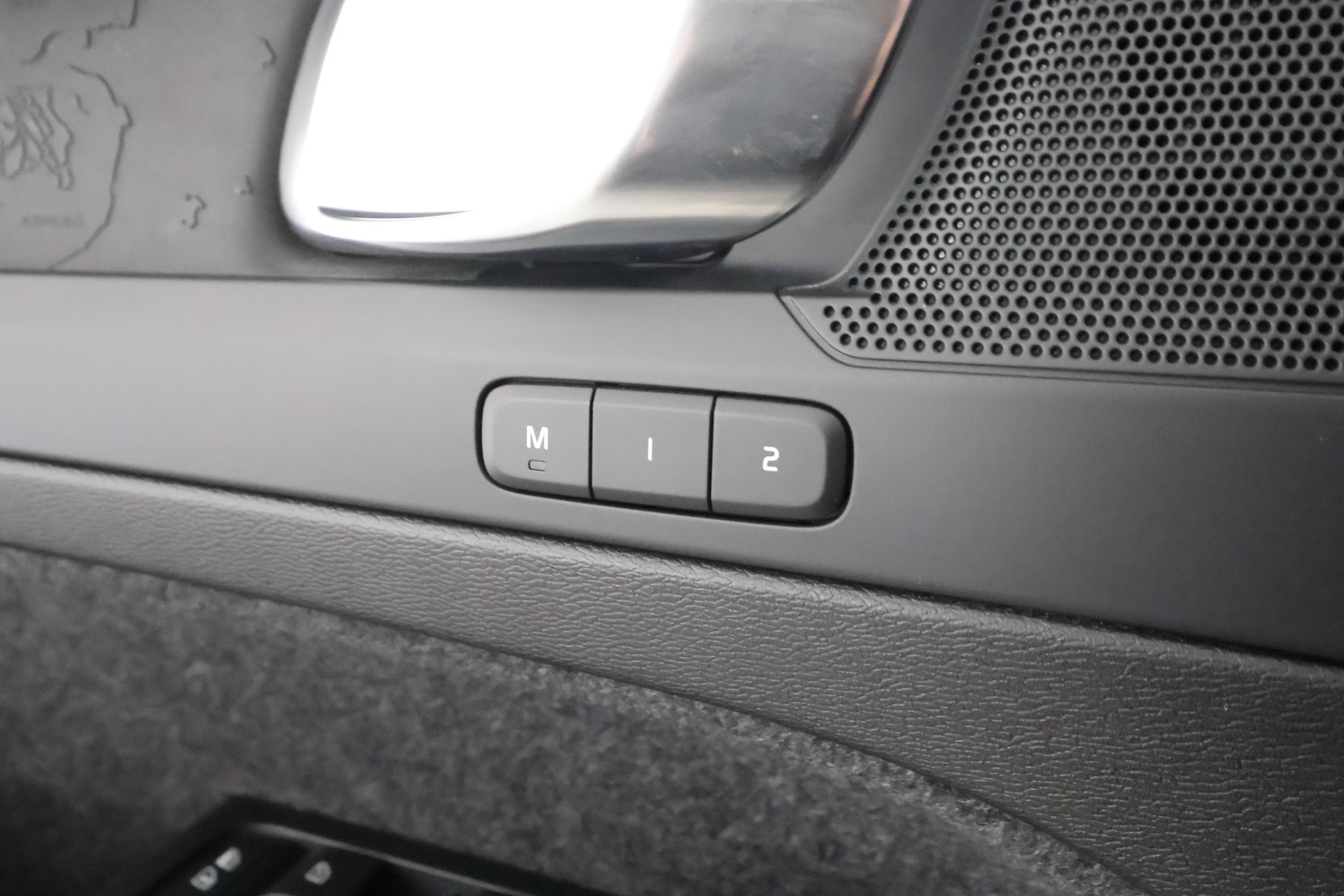 VOLVO C40 2023