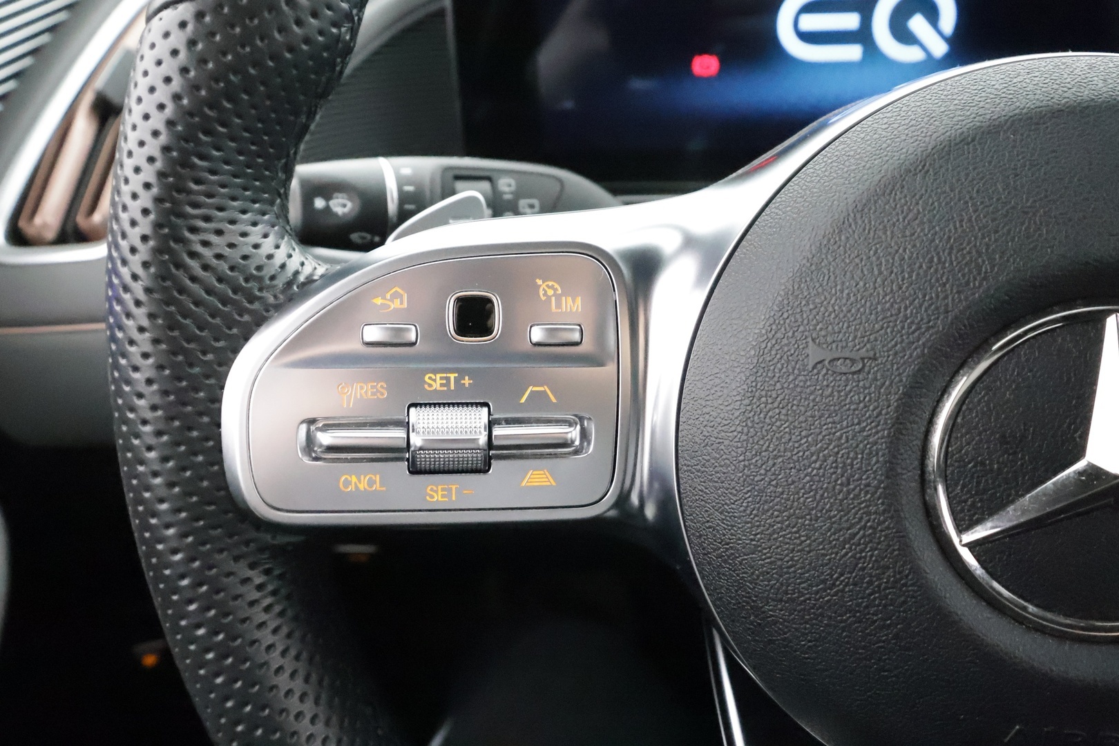 MERCEDES-BENZ EQC 2022