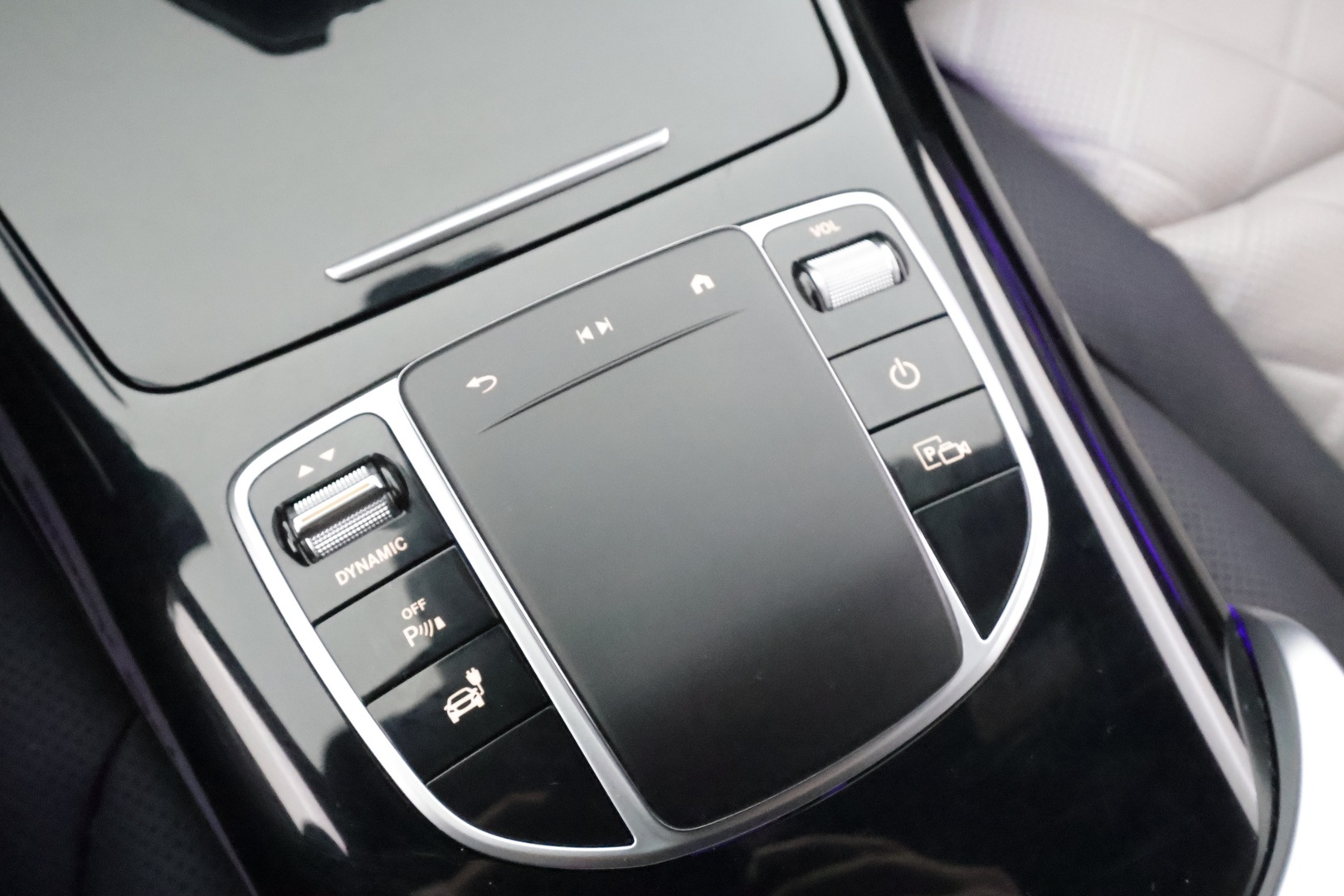 MERCEDES-BENZ EQC 2022