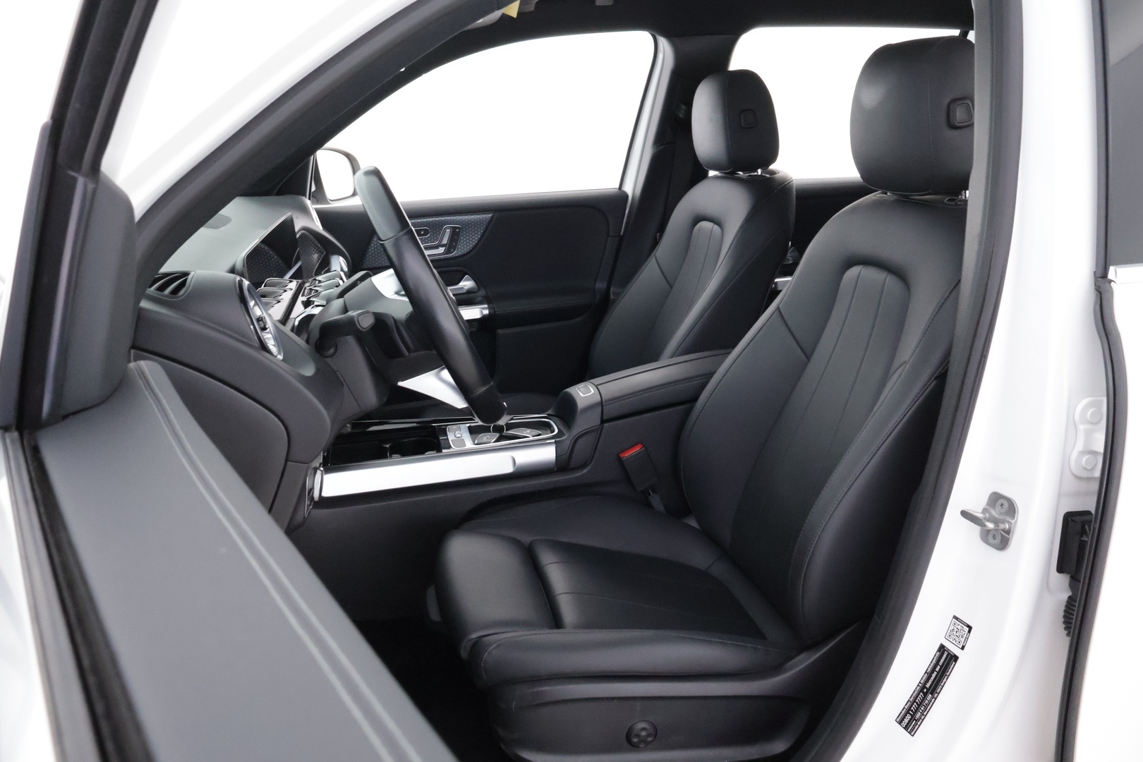 MERCEDES-BENZ EQB 2024