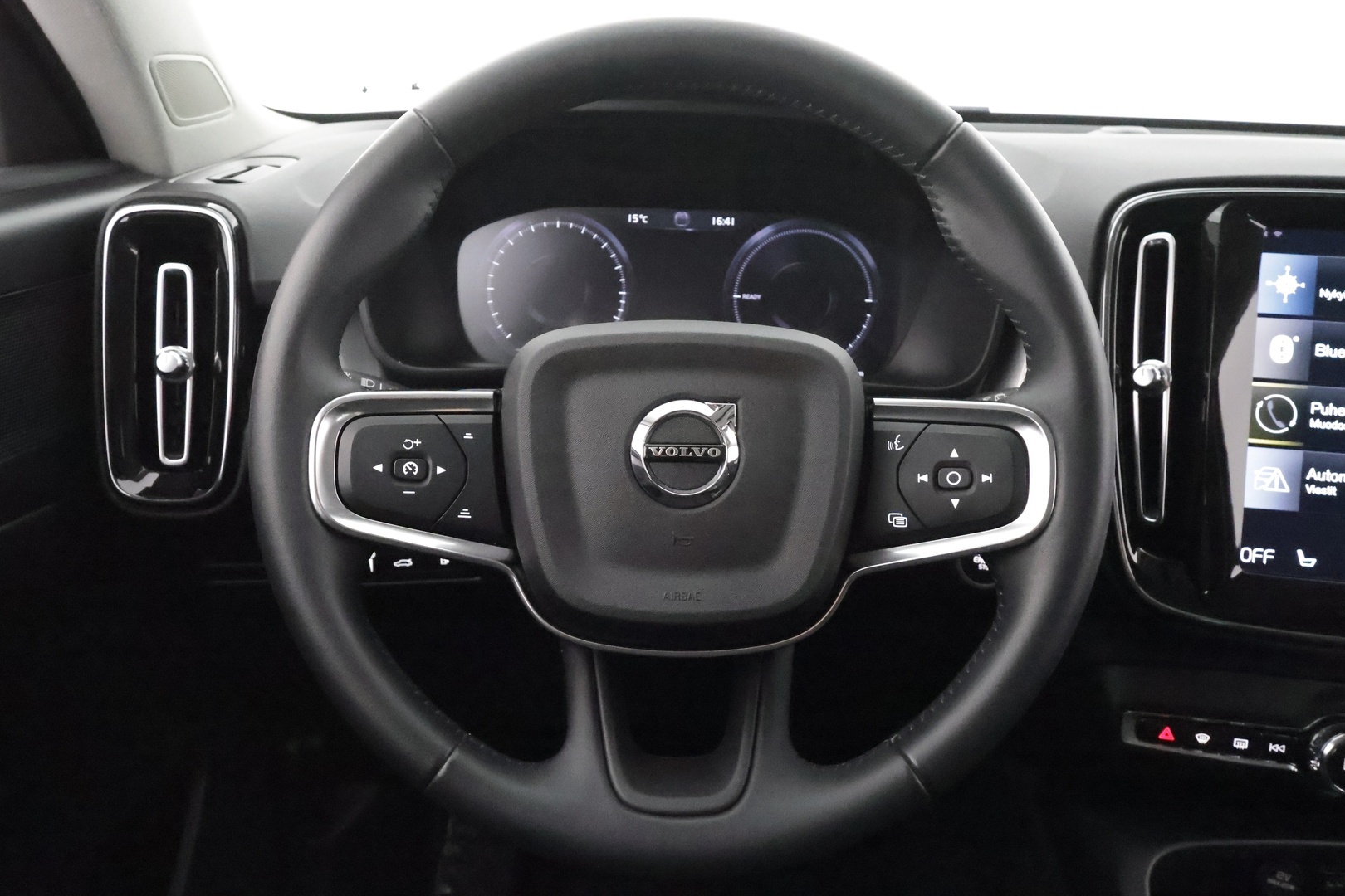 VOLVO XC40 2021