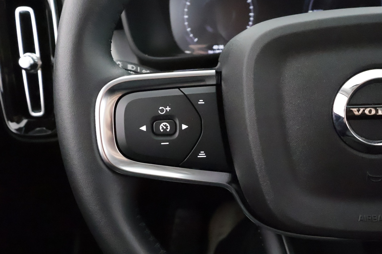 VOLVO XC40 2021