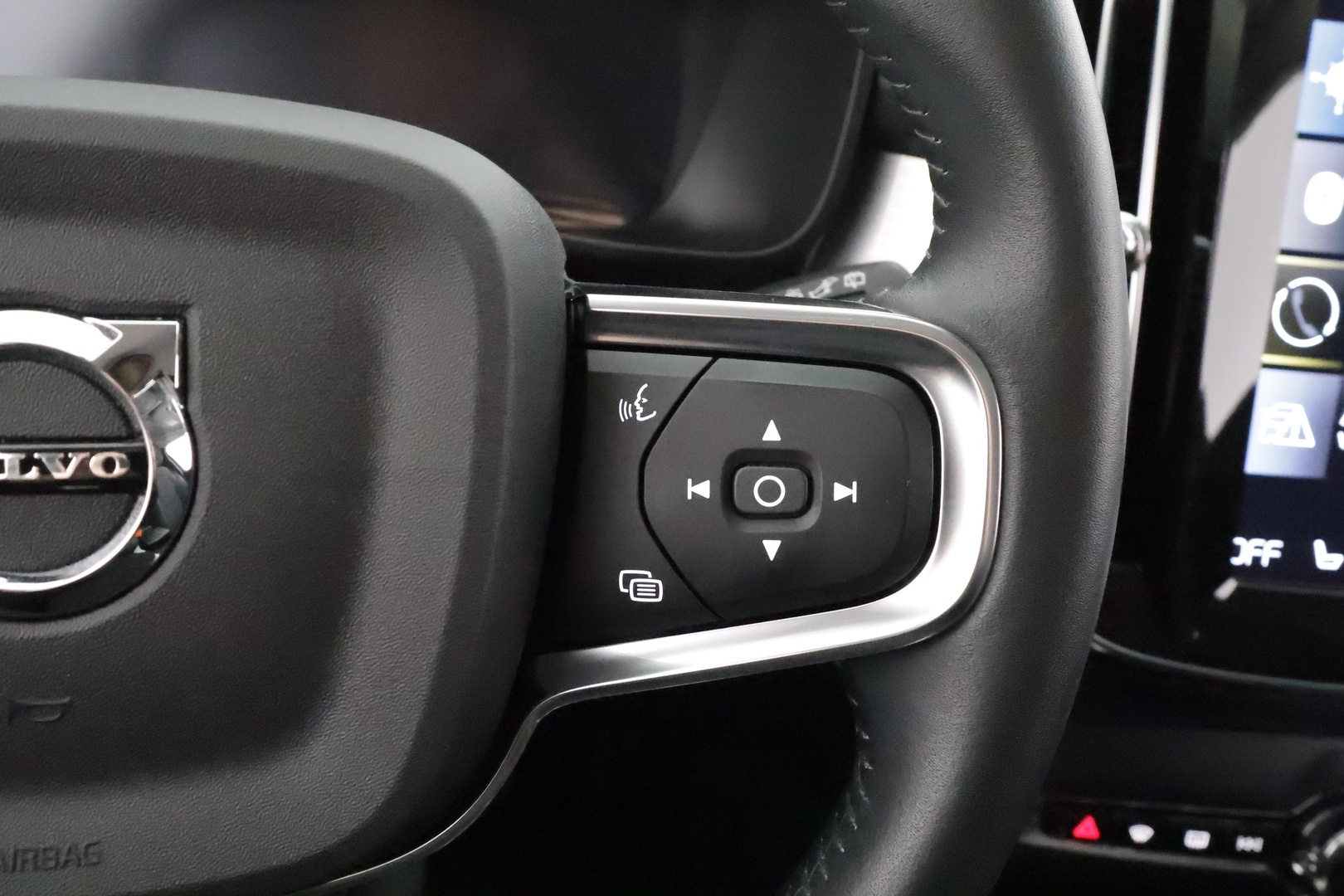 VOLVO XC40 2021