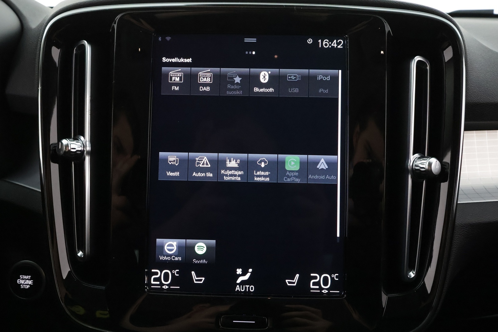 VOLVO XC40 2021
