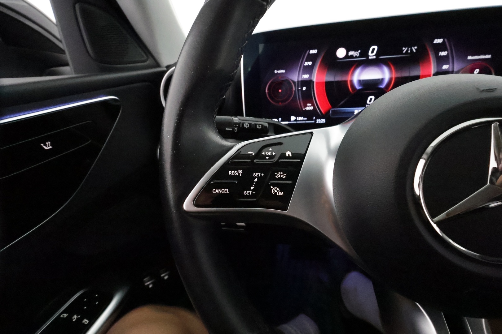 MERCEDES-BENZ C 2023