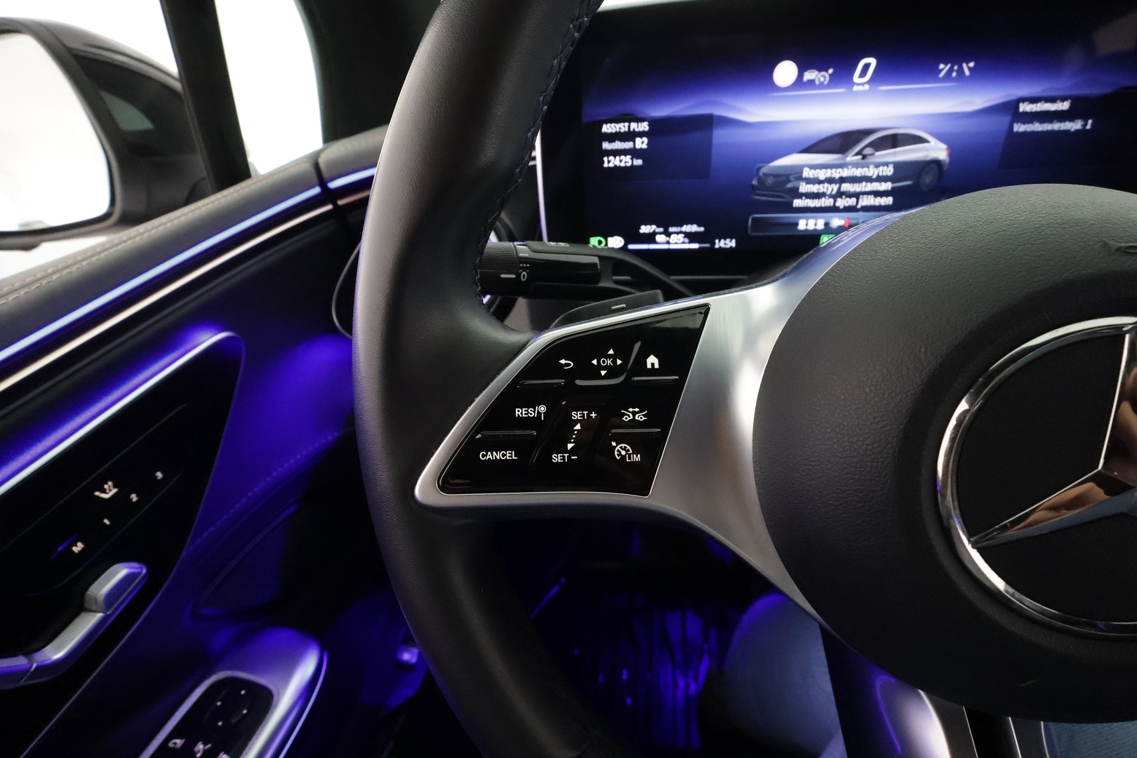 MERCEDES-BENZ EQE 2024