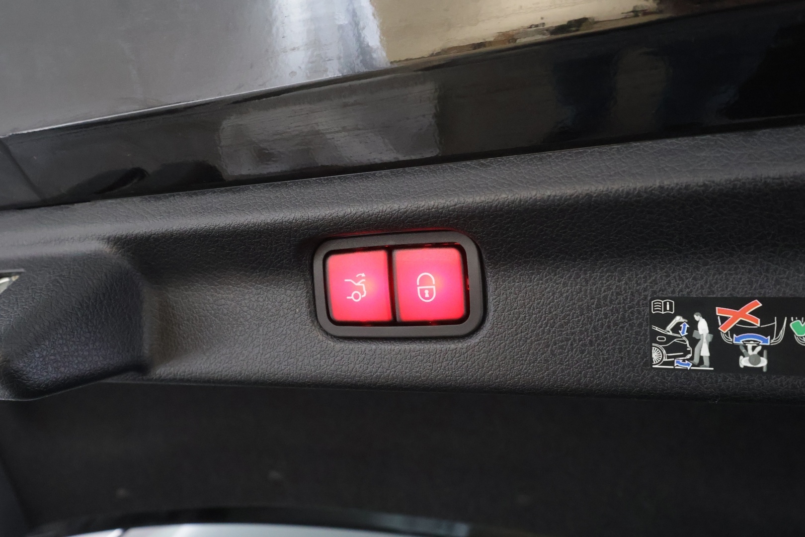 MERCEDES-BENZ EQE 2024