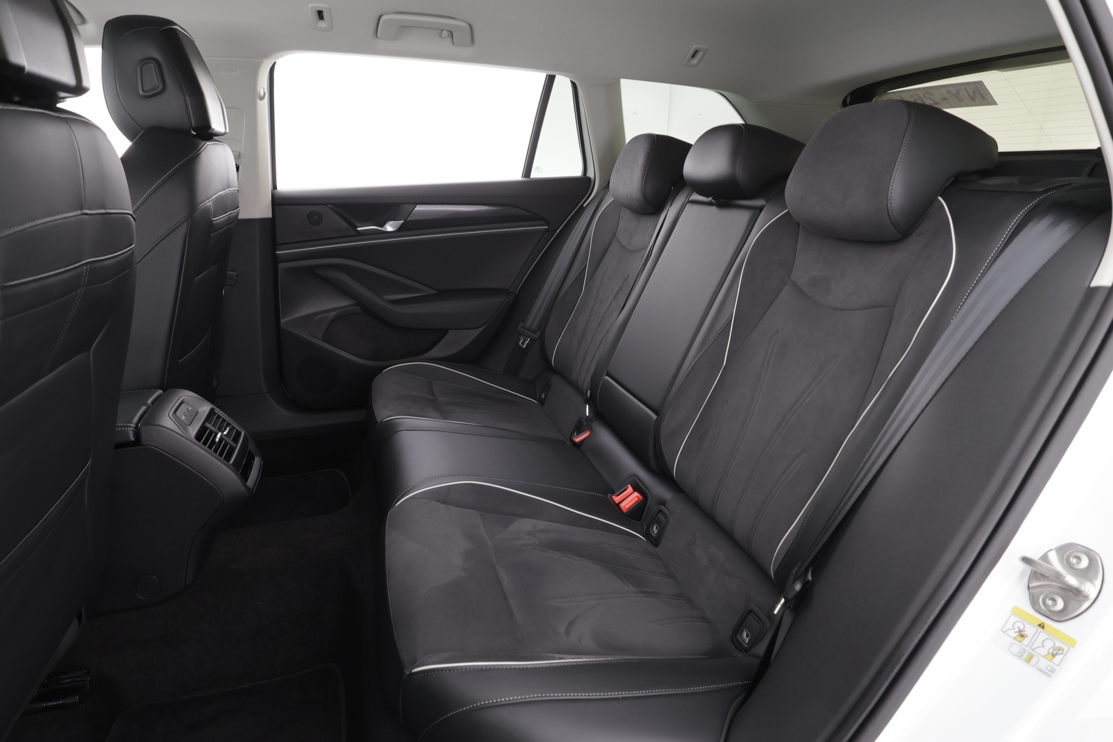 VOLKSWAGEN PASSAT 2025