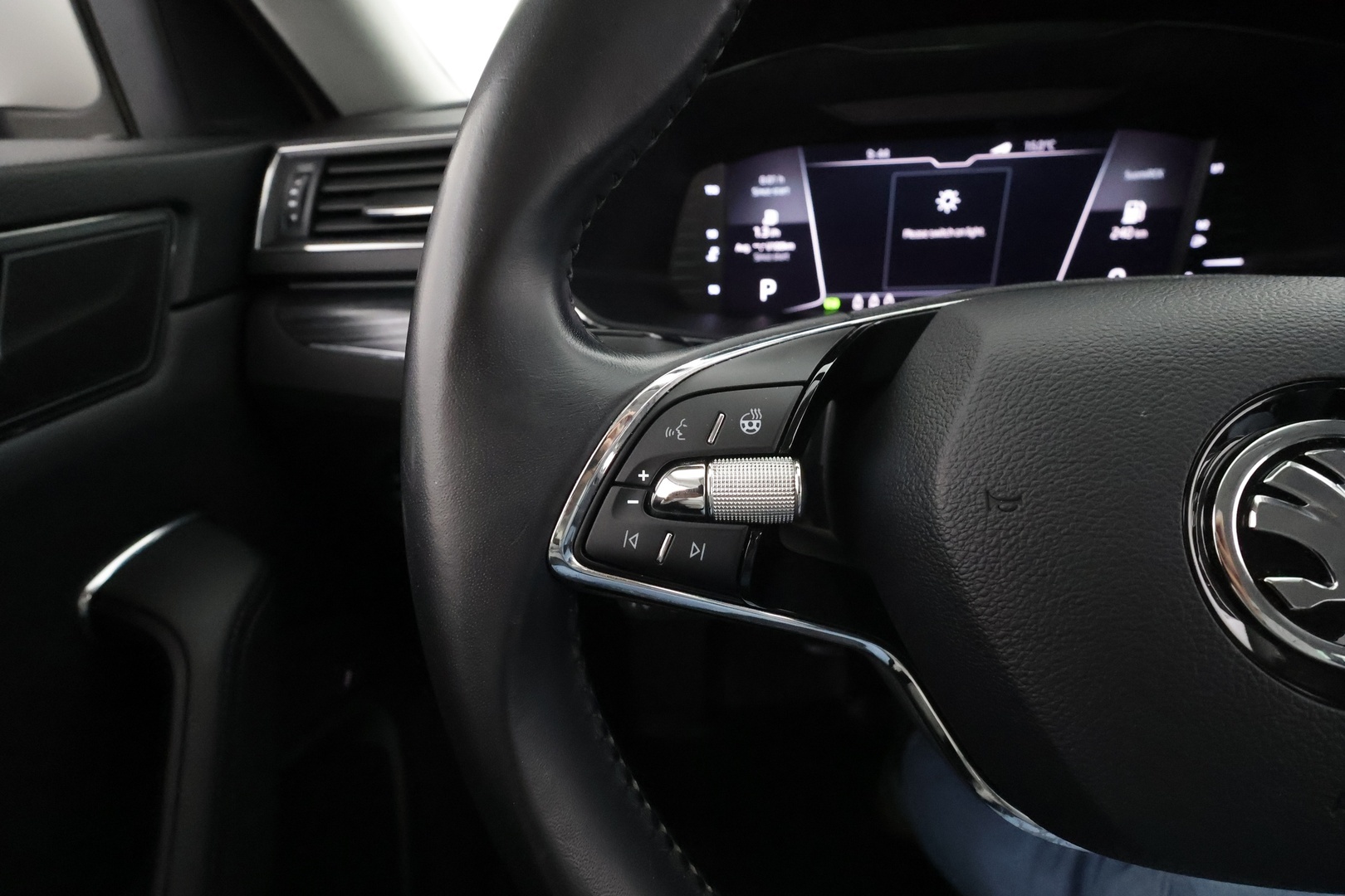SKODA SUPERB 2021