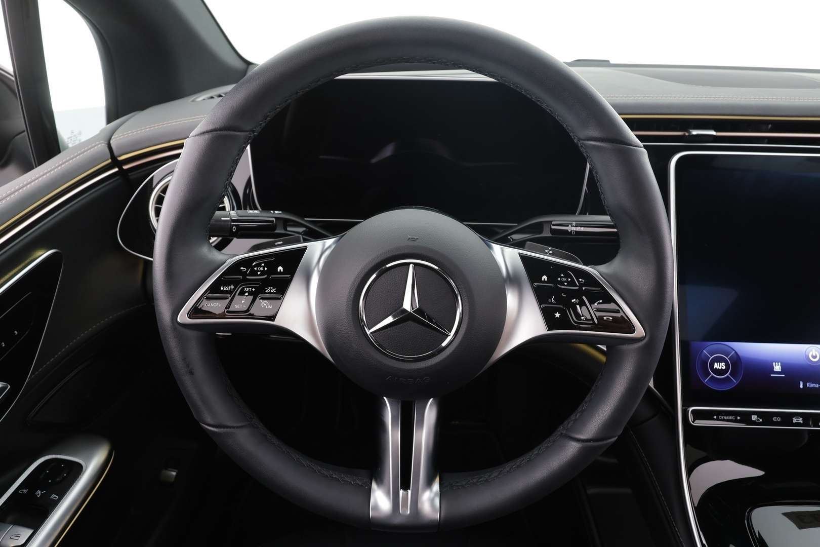 MERCEDES-BENZ EQE 2025