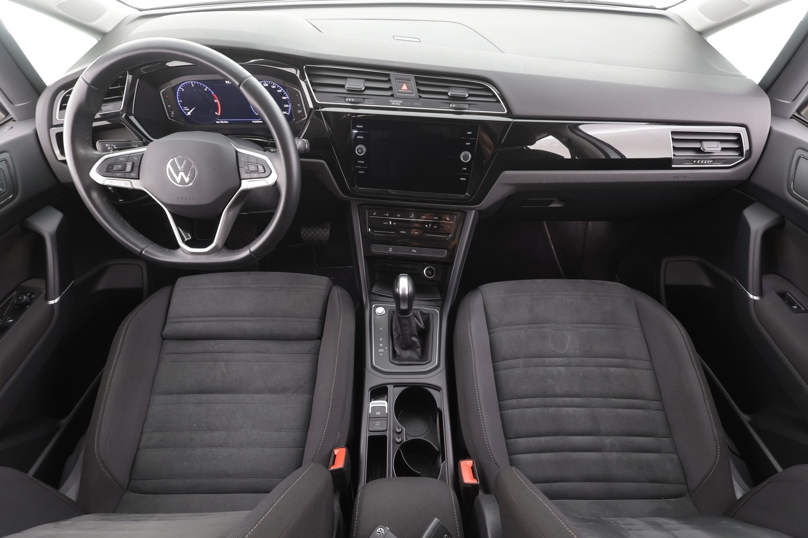 VOLKSWAGEN TOURAN 2023