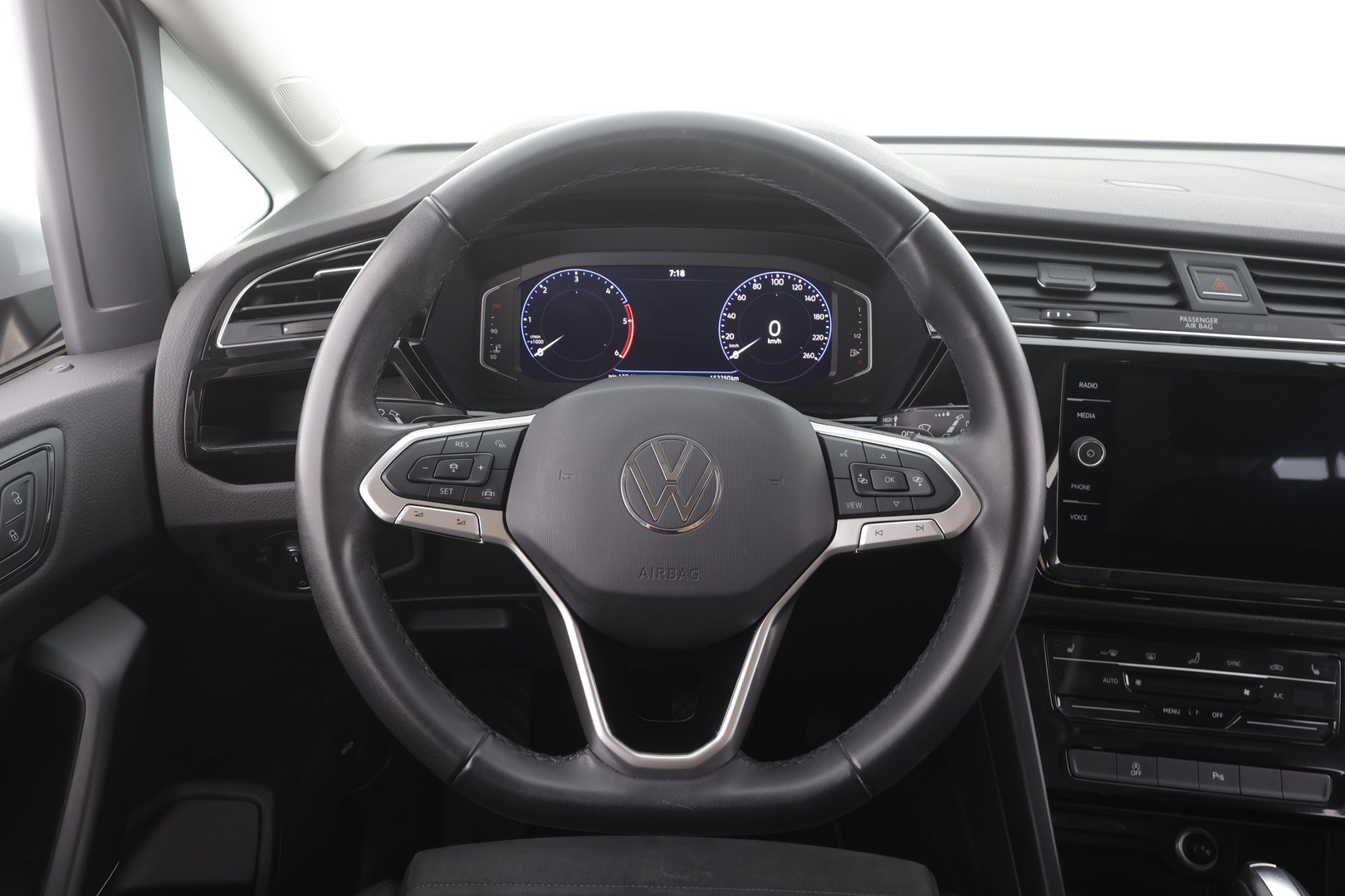 VOLKSWAGEN TOURAN 2023